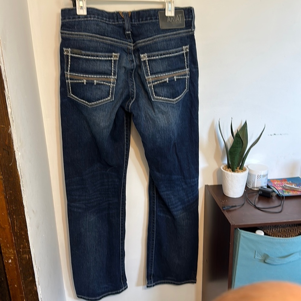 Men’s 33/32 Straight leg ariat jeans